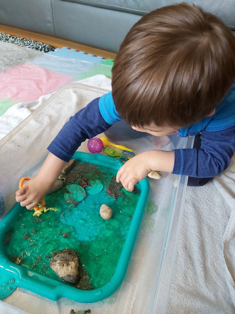 Pond Play - Easy DIY Pond Slime 🐸 I love this recipe! You can either use  Chia Seeds or Basil Seeds. It's easy peasy to make and such a…